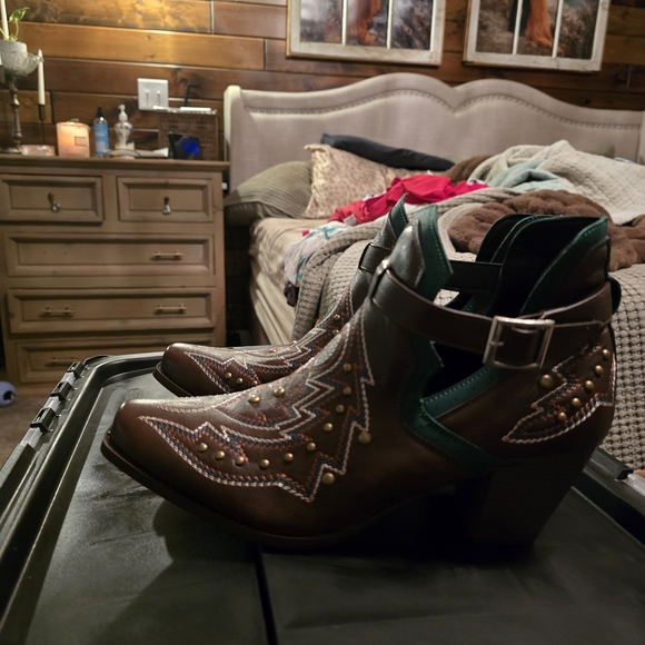 Embroidered Brown and Green Ankle Boots - Picture 3 of 6